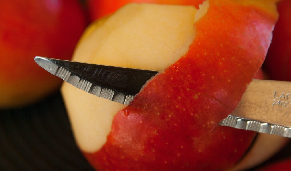 Por qué deberías comer la manzana con su cáscara